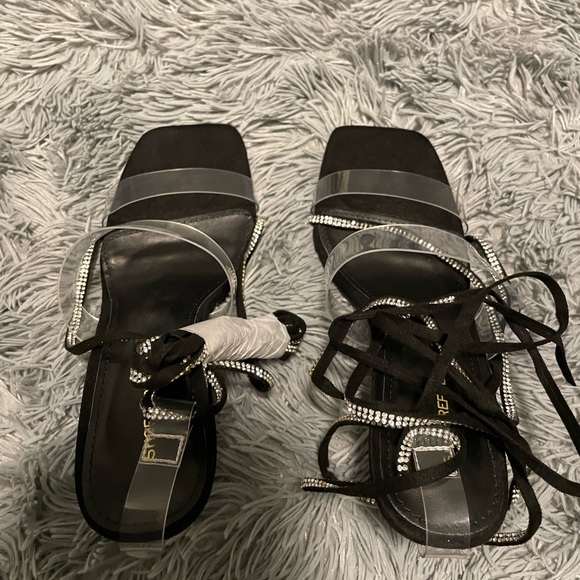 Black heels - Picture 5 of 7